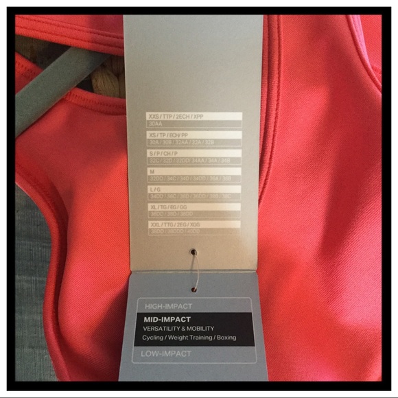 NWT Under Armour Medium Impact Sports Bra - Picture 4 of 4